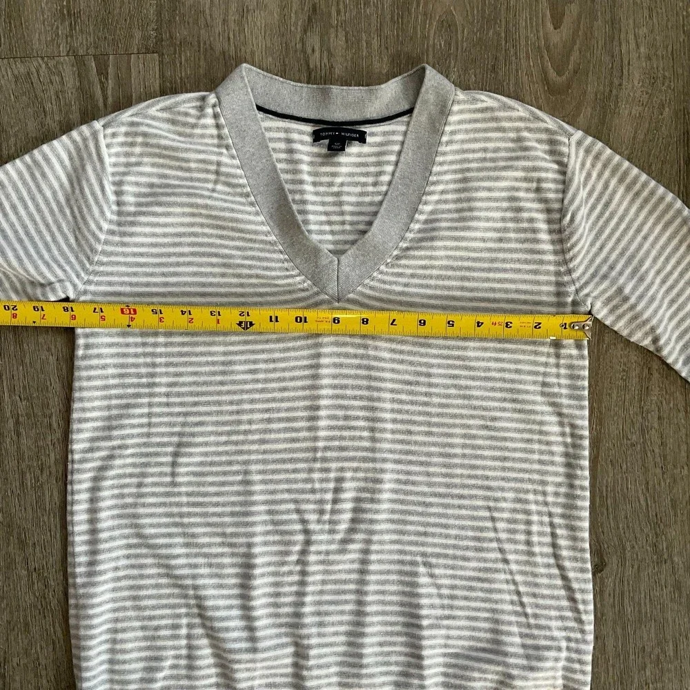 Tommy‎ Hilfiger Women's Sweater Small Vneck Grey White Striped